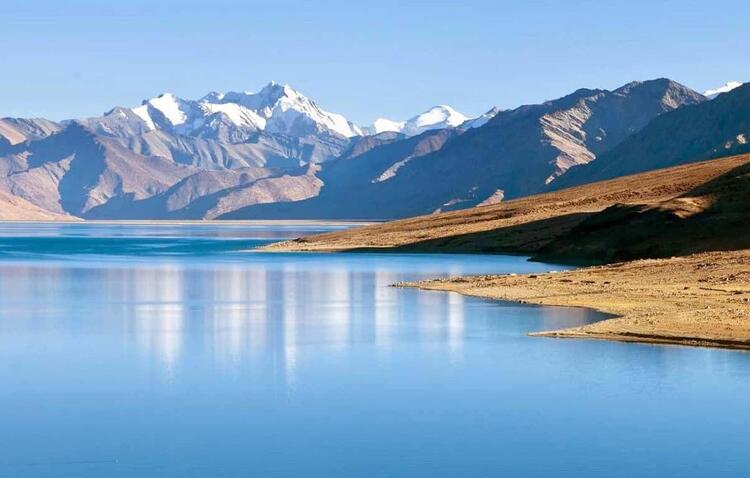 Tsomoriri Lake at 15000 ft. Tsomoriri Lake at 15000 ft.