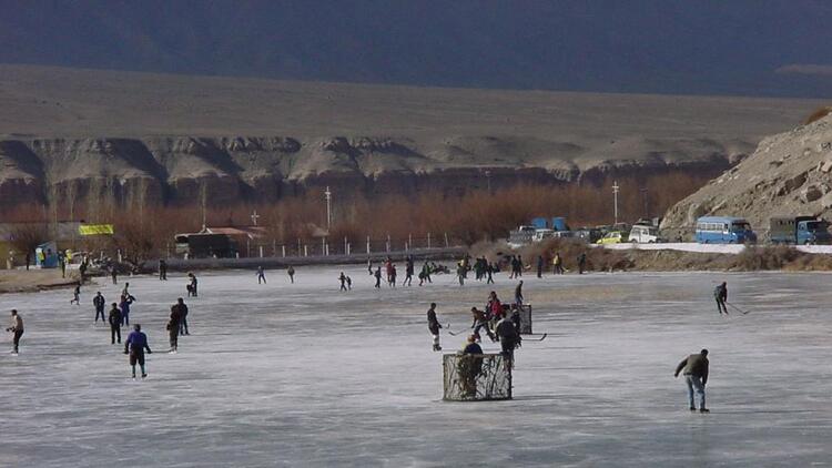 Ice-hockey in Ladakh in winter Ice-hockey in Ladakh in winter